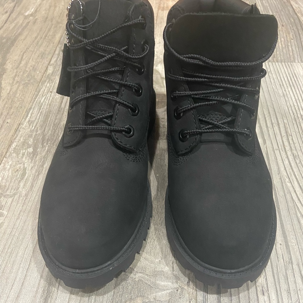 NWT boys black Timberlands sz1 1/2